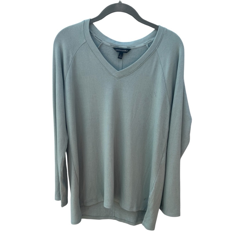Banana republic ultra soft V-Neck Long Sleeve Top size M